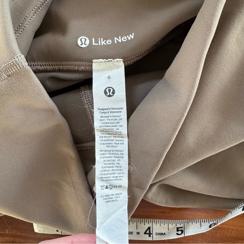 lululemon athletica align shorts with pocket size 6 - LIKE NEW - Picture 5 of 8